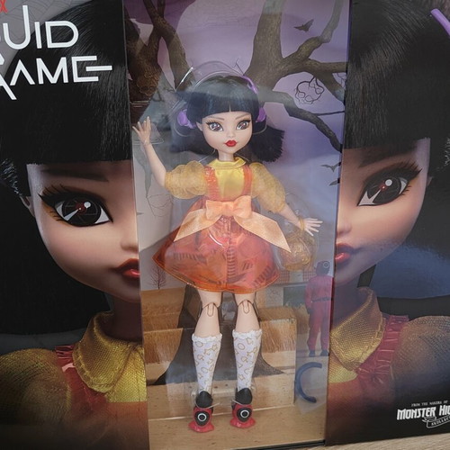 Monster High Skullector Squid Game Young-hee Doll new in box