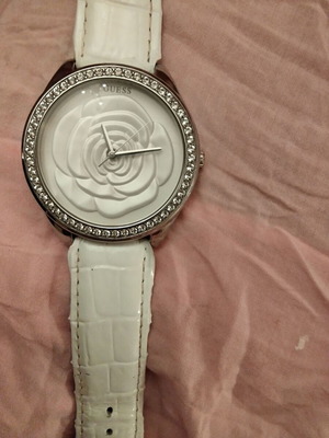 Ρολόι χειρός Guess γυναικείο με καινούργια δερμάτινα λουράκια