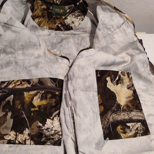Toxotis hunting vest like new, size XL with 40 cartridge holders