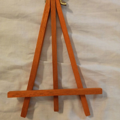 Small wooden easel like new, 20 cm height