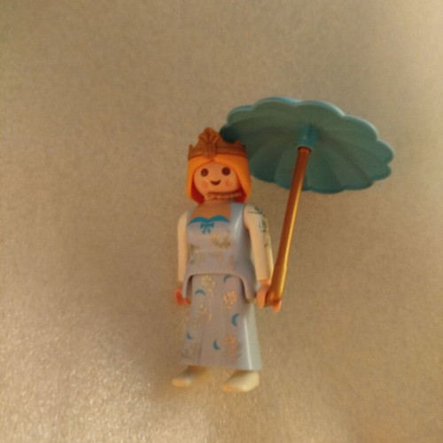 Playmobil queen like new collectible piece