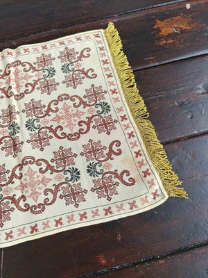 Cross-stitch table runner like new