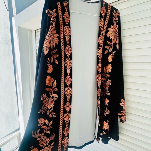 Black kimono with floral embroidery size L like new