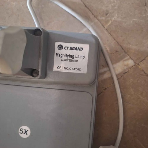 CT Brand Magnifying Lamp 5X like new, professional