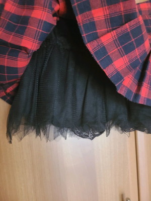 Tartan bloomers skirt like new, size M, black and red