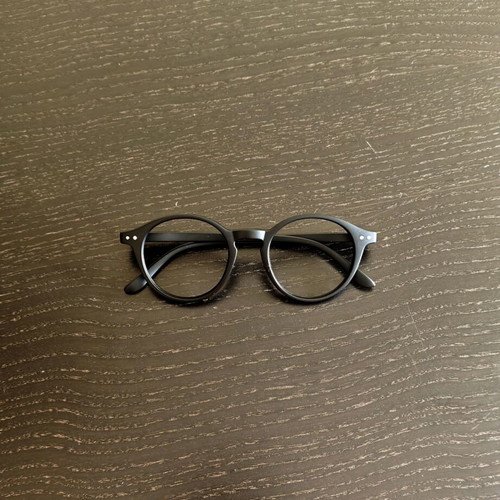 Black matte eyeglass frame without lenses