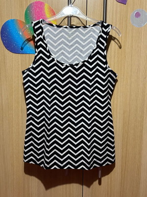Esmara top like new, black and white, size M