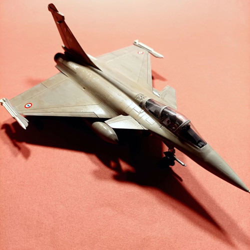 Πλαστικό μοντέλο Rafale 1/72 καινούργιο, βαμμένο αερογράφο
