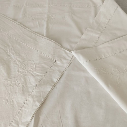Vintage Minimal White Sheet half-double with fine embroidery and azur lace