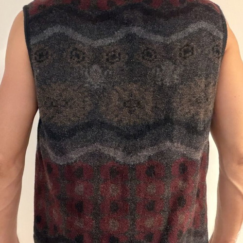 Wool vest used with buttons and two small pockets, size M, black and gray