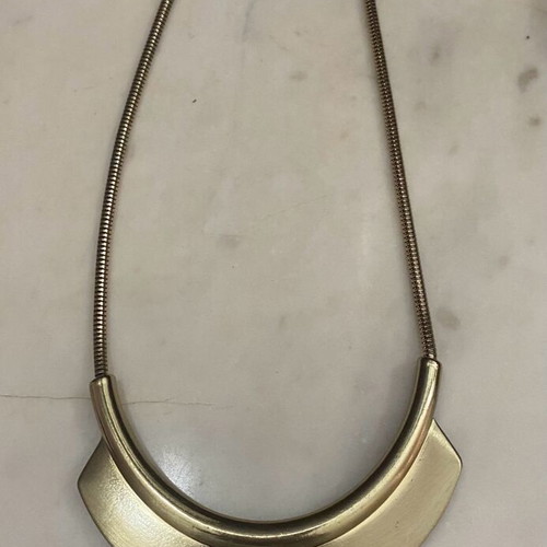 Necklace in gold tone like new, matte finish