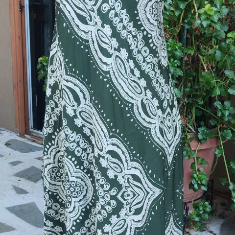 Long sleeveless dress dark green with white patterns, new, size S