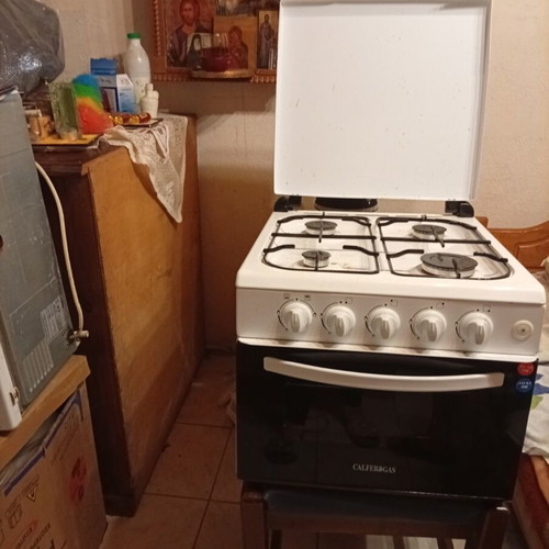 Calfer Gas tabletop gas oven with 4 burners used