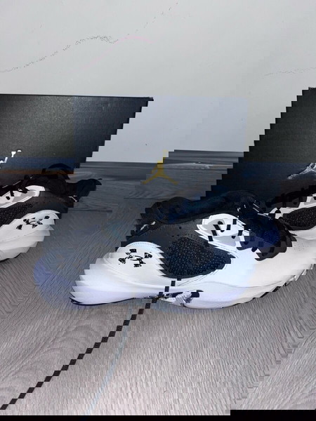 Πωλούνται Under Armour Μπασκετικά Παπούτσια 40 – Απόλυτη Υποστήριξη και Ταχύτητα στο Παρκέ!ΣΕ ΑΡΙΣΤΗ