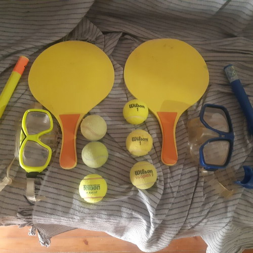 Beach set with 2 rackets, 6 balls, and 2 snorkel masks like new