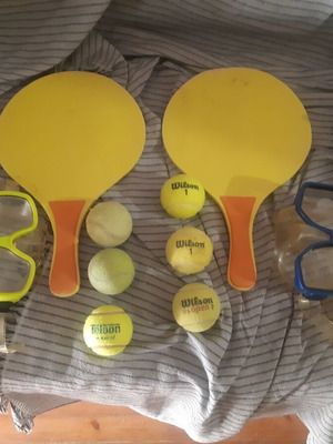 Beach set with 2 rackets, 6 balls, and 2 snorkel masks like new