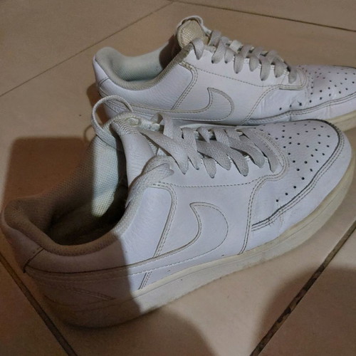 Nike women's athletic shoes used, white size 40