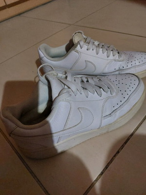 Nike women's athletic shoes used, white size 40