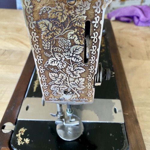 Singer 28k Sewing Machine used, Victorian Ottoman Carnation design 1901