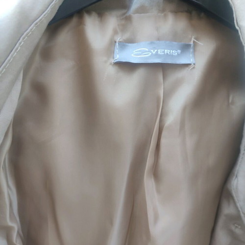 Cotton trench coat lined with padding size M like new, beige