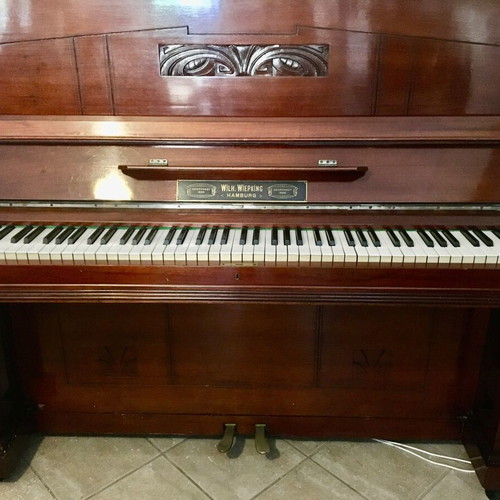 Hamurg German piano used in very good condition