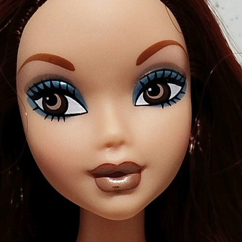 My Scene Chillin' Out Chelsea doll used with flaws
