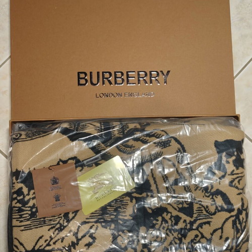 Burberry Equestrian Knight Prorsum Cashmere Blanket Cape Poncho like new