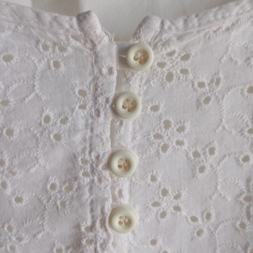 White blouse with wide sleeves, buttons and lace, size M/L
