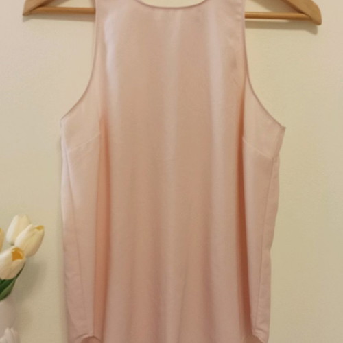Stradivarius top pink like new, size S with cut-out shoulders