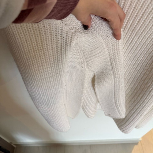 Zini knitted sweater white like new with side openings, size S