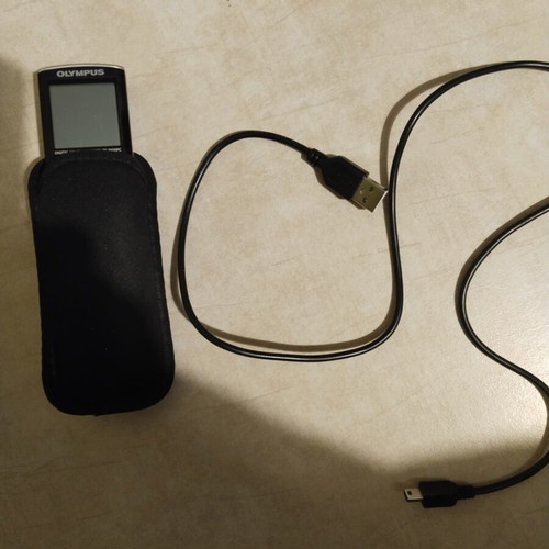 Voice recorder like new with USB cable and battery operation
