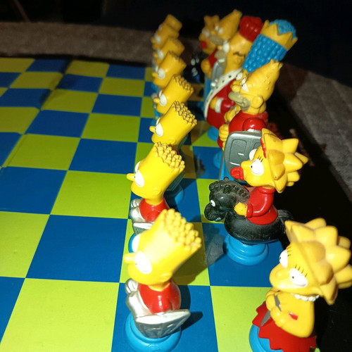 Simpsons chess like new, colorful collectible game