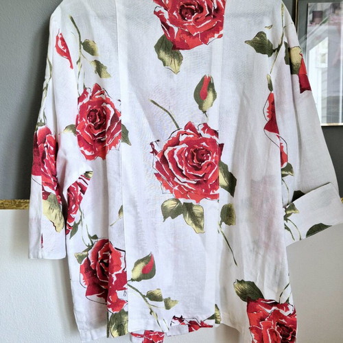 Vintage linen shirt like new with red roses, size S-M