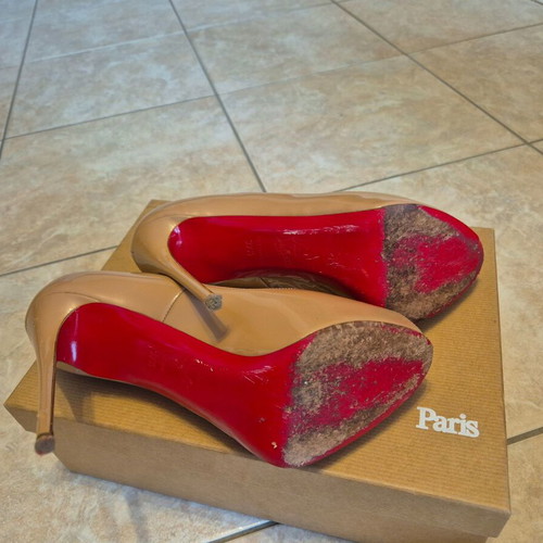Christian Louboutin nude peep-toe pumps used, size 37.5