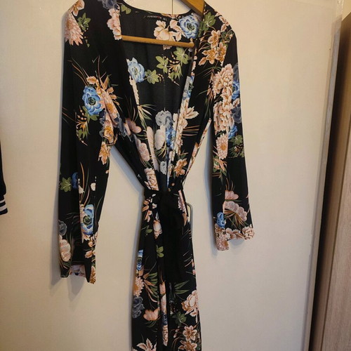 Floral kimono like new, size M-L