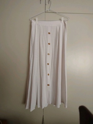 Summer skirt like new, white, with elastic waist