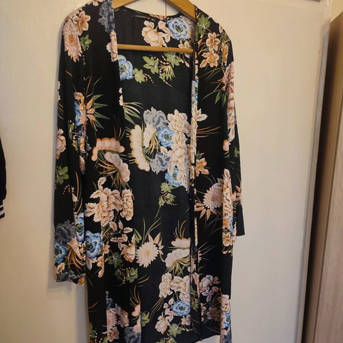Floral kimono like new, size M-L