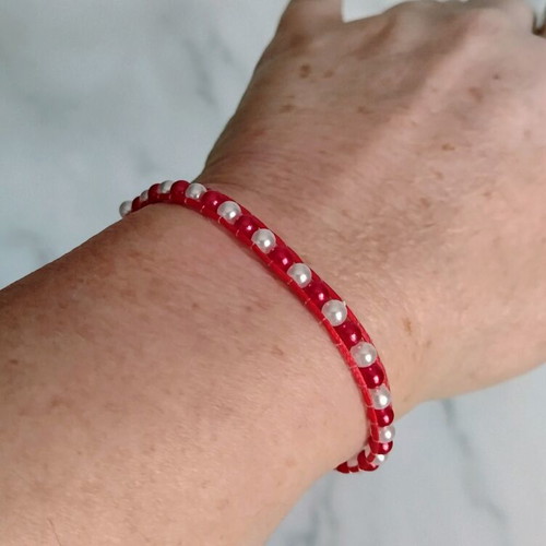 Martaki macrame bracelet with pearls made to order, white and red