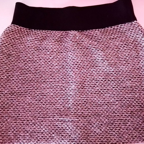 Knitted skirt with elastic waist, size small