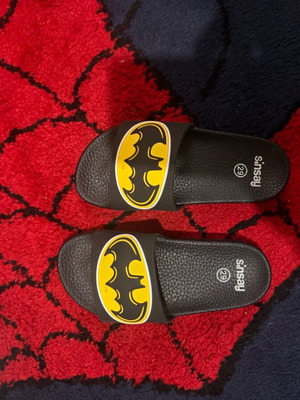 Παντόφλες sliders παιδικές Batman σαν καινούργιες, μέγεθος 29, μαύρο και κίτρινο