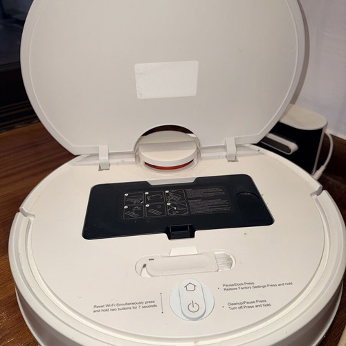 Xiaomi Mi Robot Vacuum-Mop 2S robotic vacuum and mop with charging base