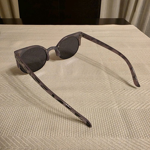 Vans sunglasses like new, black and purple