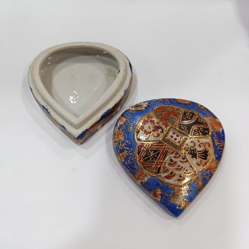 Satsuma porcelain box used in heart shape