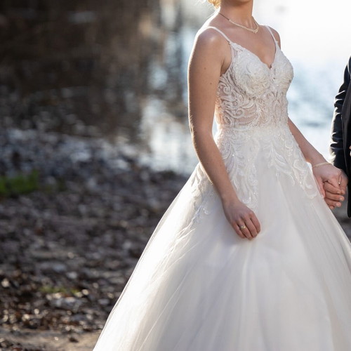 Wedding dress A-line with veil and petticoat, like new, size S