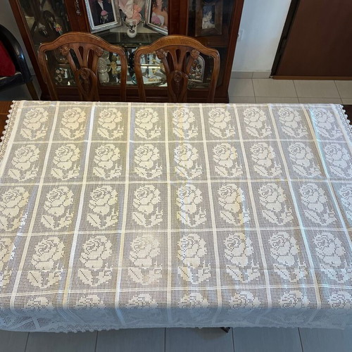 Tablecloth used, dimensions 165x162cm