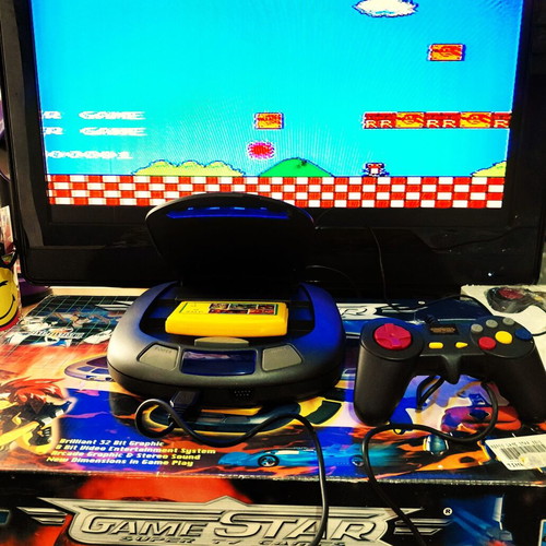 Retro 32-bit game console like new with accessories