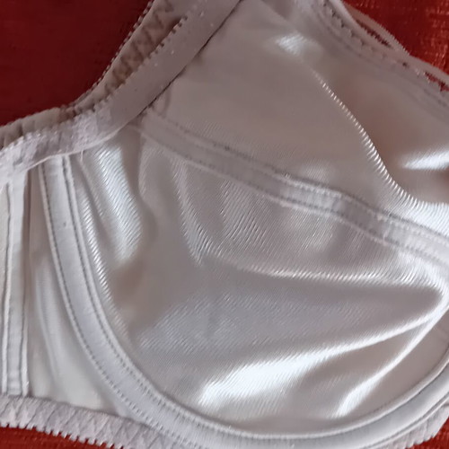 Triumph bra size 80C beige like new