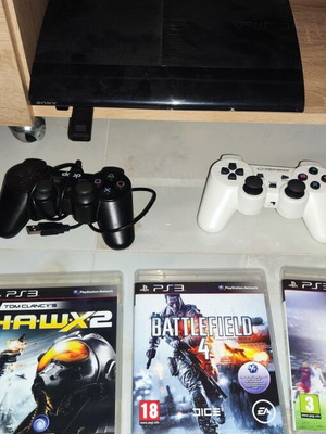 PlayStation 3 Super Slim σαν καινούργιο με παιχνίδια και χειριστήρια
