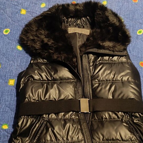 Women's sleeveless black jacket with fur collar and belt like new