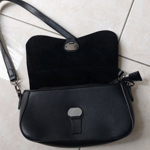 Bag to Bag black shoulder bag with leather look like new